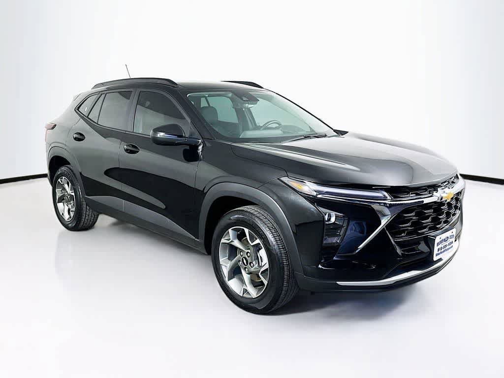 Used 2025 Chevrolet Trax LT w/ LT Convenience Package FWD image 23