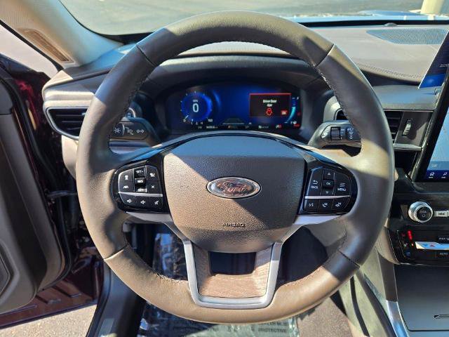 Certified 2023 Ford Explorer Platinum w/ Technology Package AWD/4WD image 40