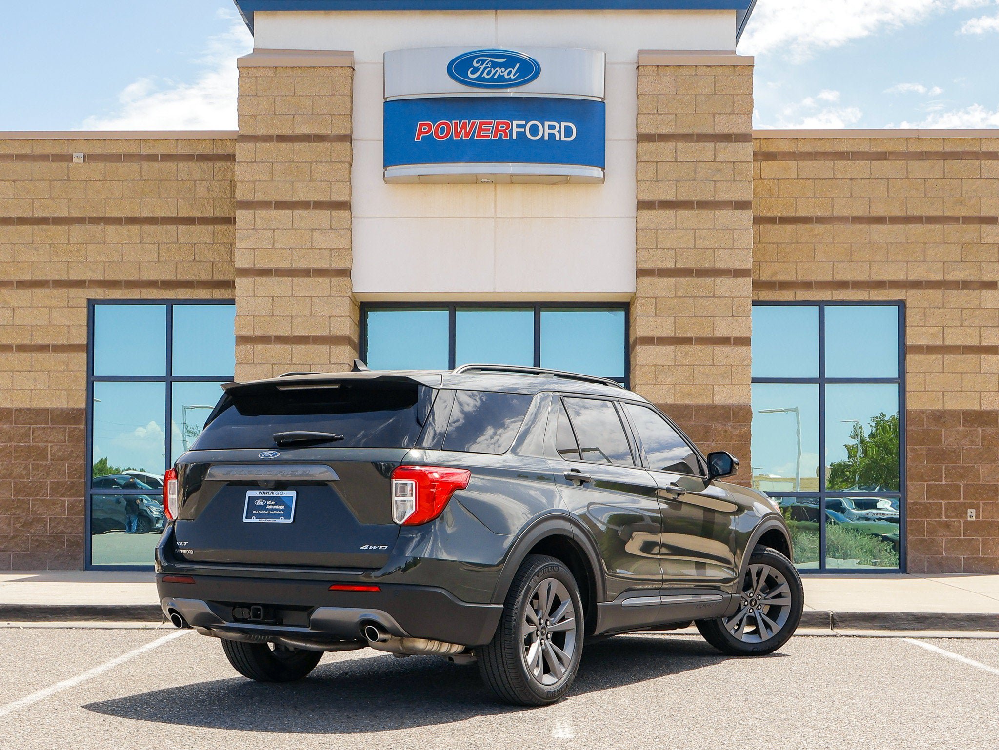 Certified 2023 Ford Explorer XLT w/ Equipment Group 202A AWD/4WD image 6