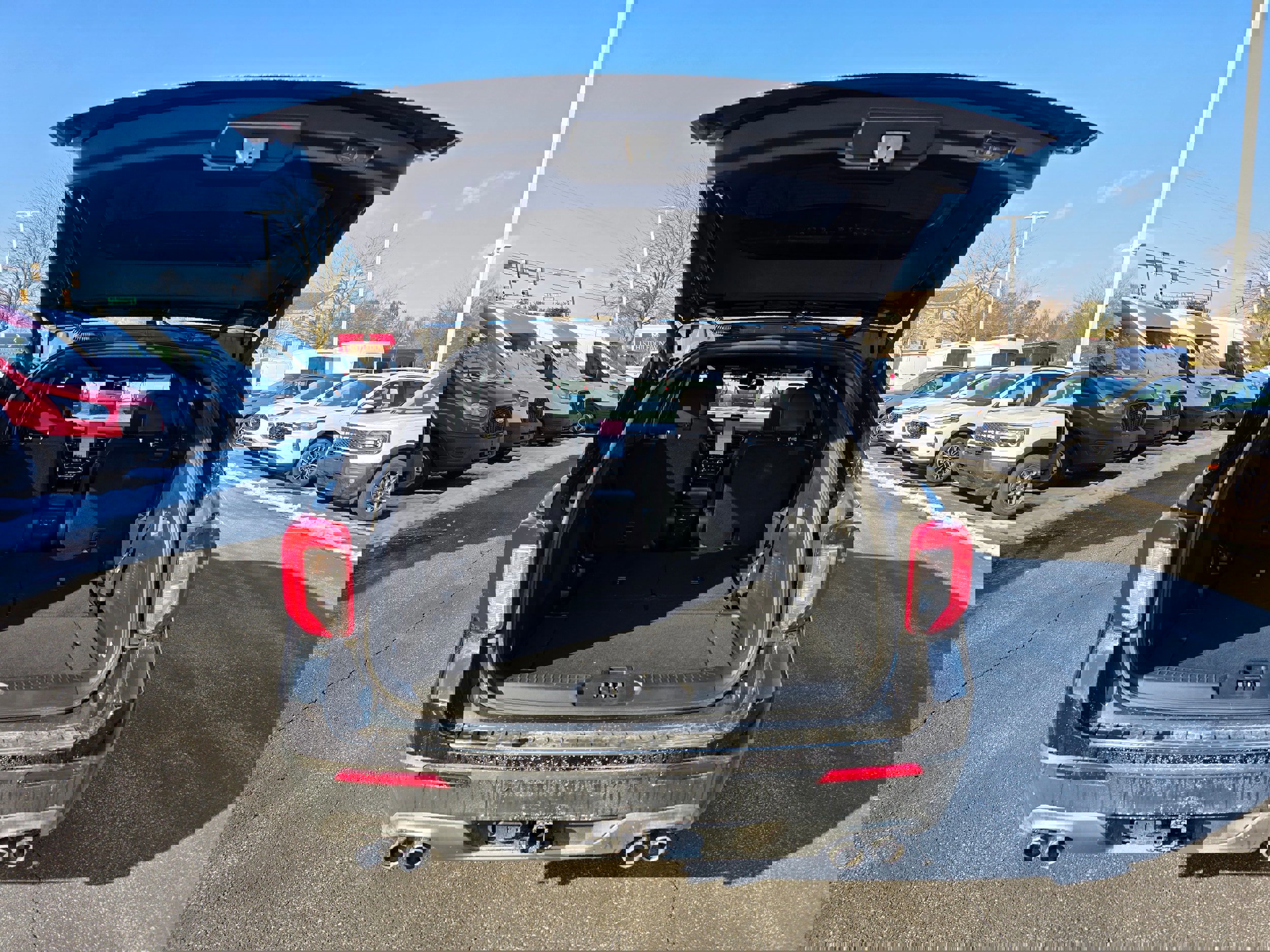 Certified 2023 Ford Explorer Platinum w/ Technology Package image 6