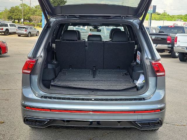 Used 2024 Volkswagen Tiguan SE R-Line w/ MDO Package, Three-Row FWD image 8