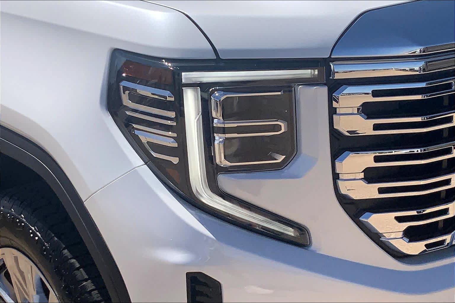 Used 2024 GMC Sierra 1500 Denali w/ Technology Package AWD/4WD image 28