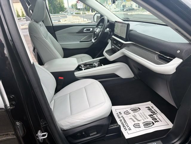 Certified 2025 Ford Explorer Platinum w/ Ultimate Package AWD/4WD image 27