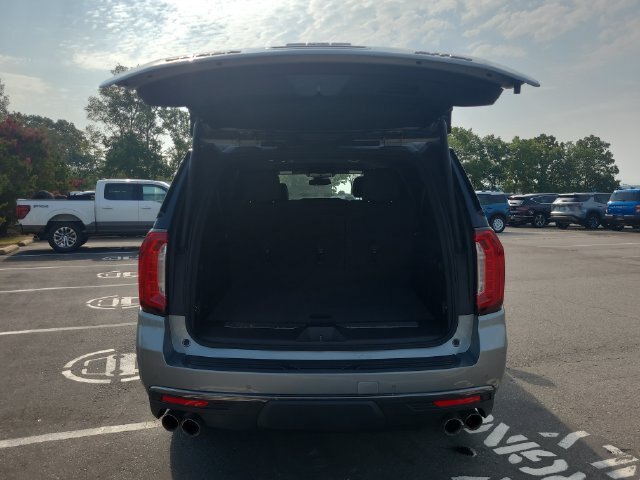 Used 2024 GMC Yukon XL AT4 AWD/4WD image 16