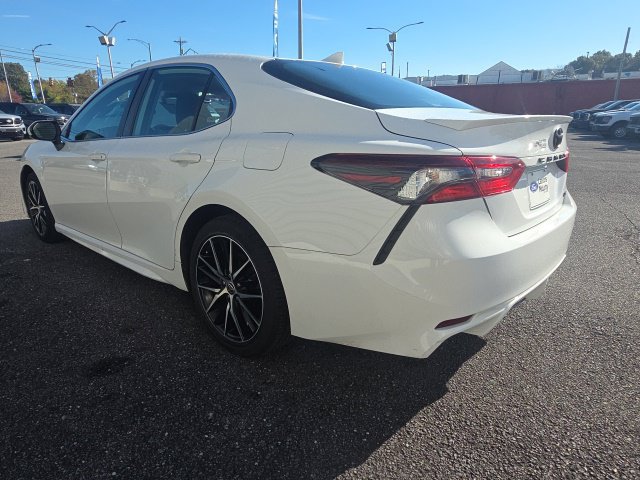 Used 2021 Toyota Camry SE FWD image 5