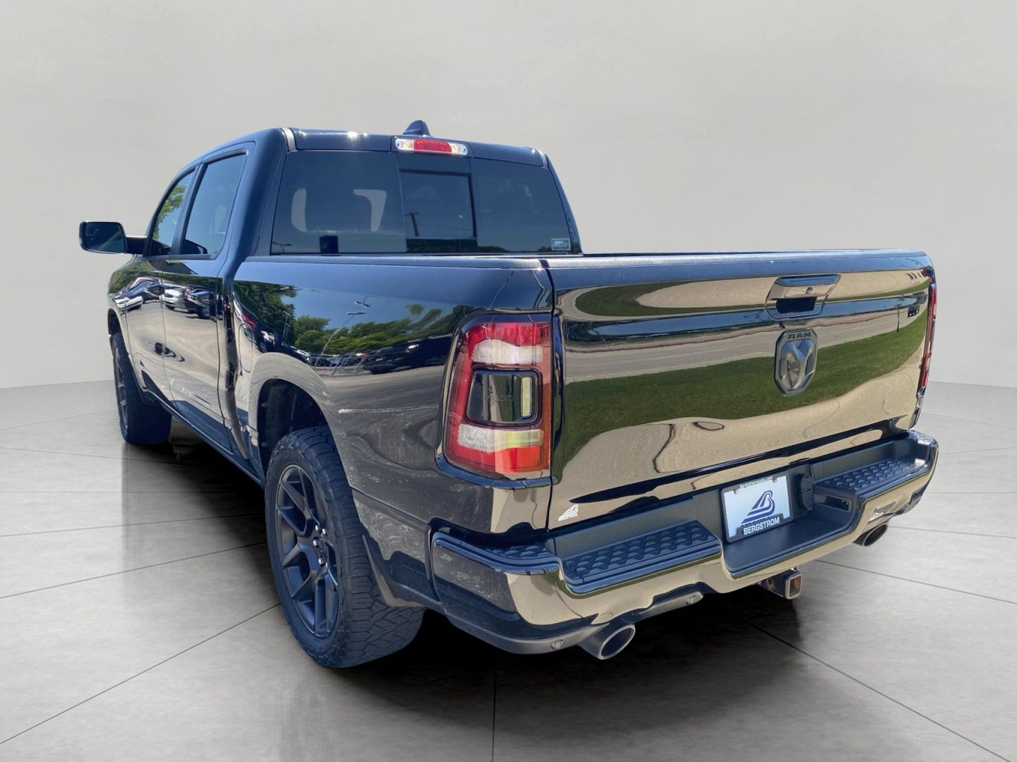Used 2023 RAM 1500 Laramie AWD/4WD image 11