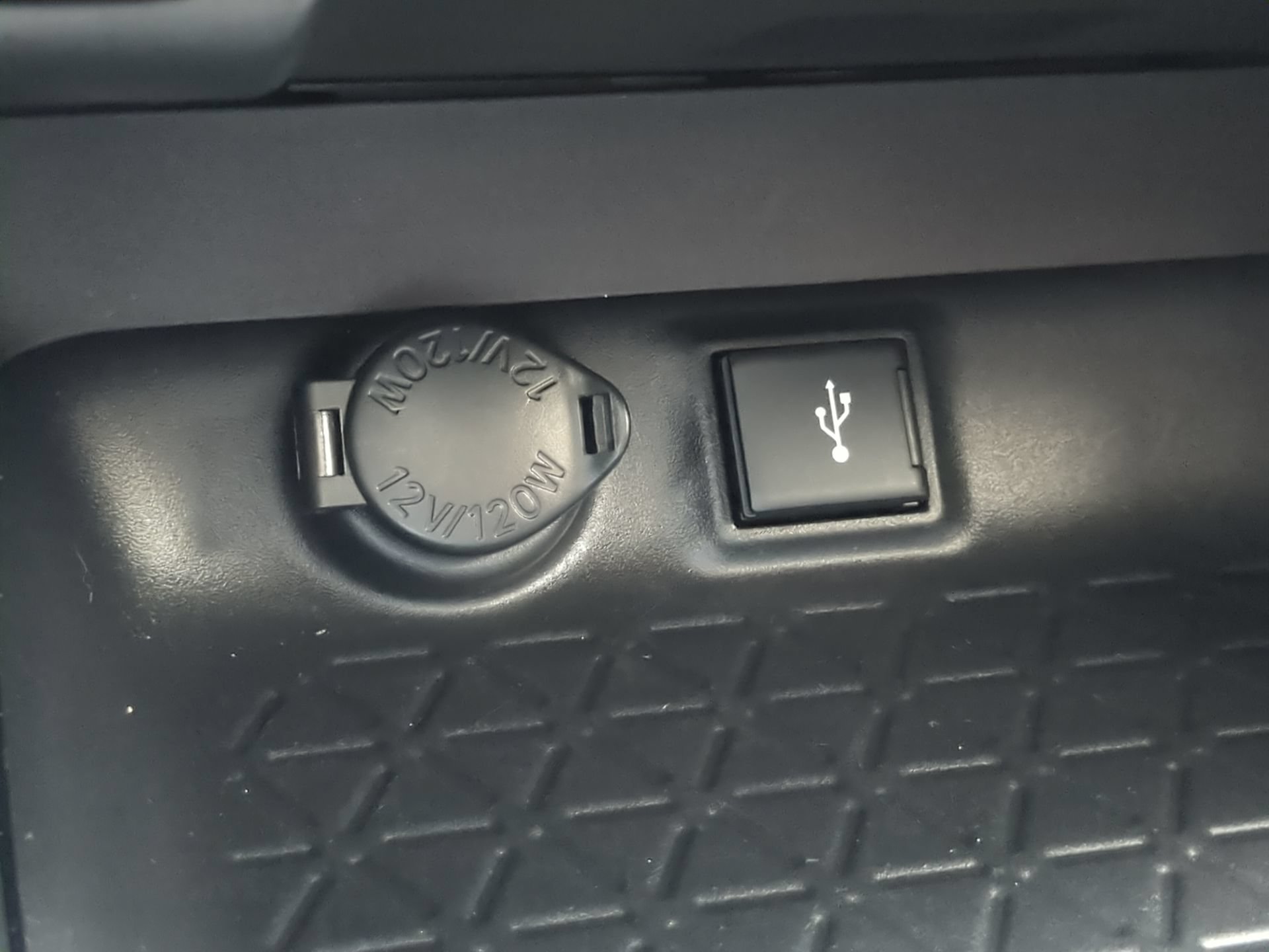 Used 2022 Toyota RAV4 XLE w/ Convenience Package FWD image 61