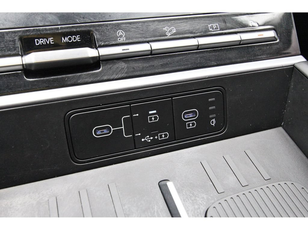 Used 2025 Hyundai Santa Fe SEL FWD image 32