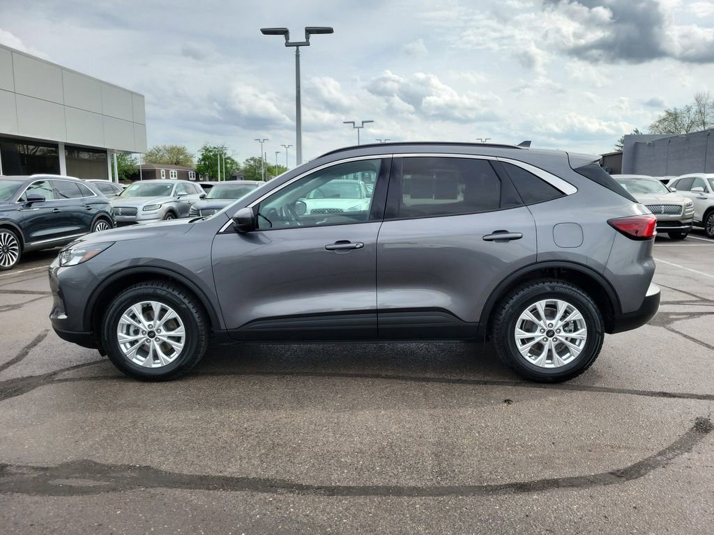 Certified 2023 Ford Escape Active w/ Tech Pack #2 AWD/4WD image 2