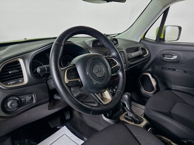 Used 2017 Jeep Renegade Latitude w/ Cold Weather Group image 9