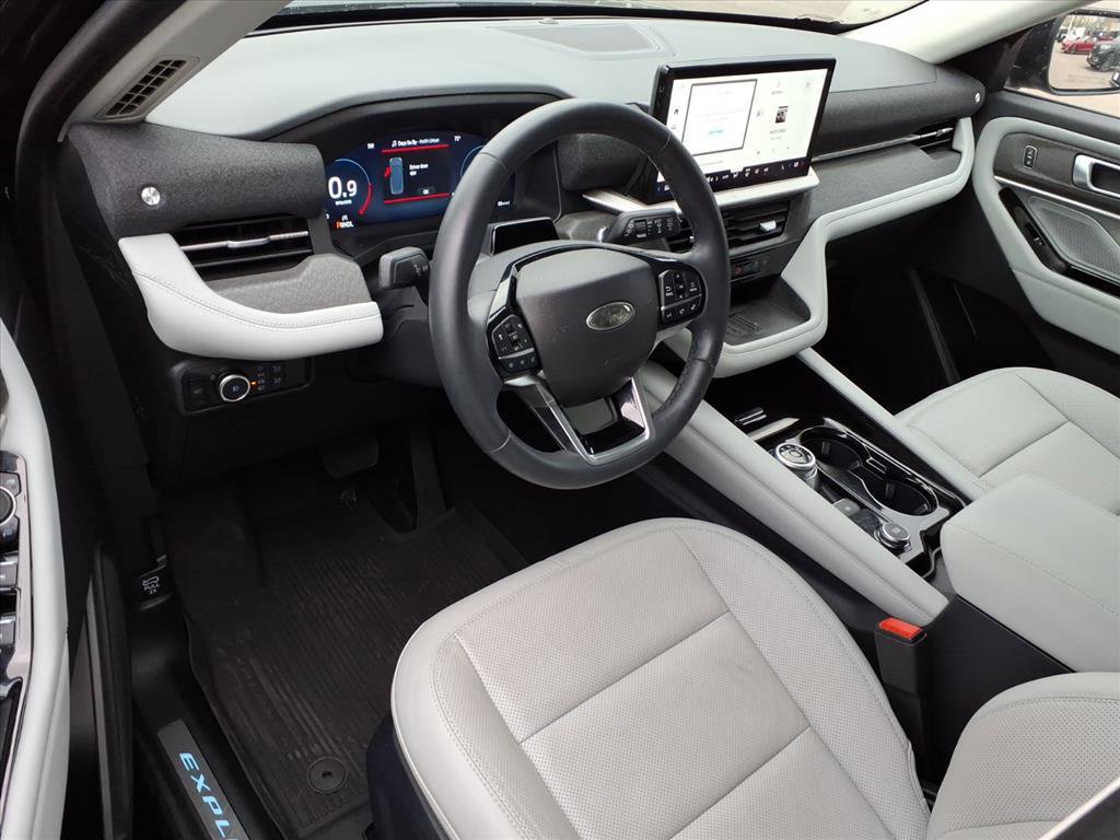 Certified 2025 Ford Explorer Platinum w/ LUX Leather Package AWD/4WD image 8