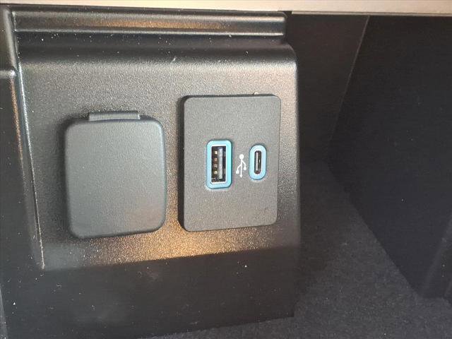 Certified 2023 Ford Explorer XLT w/ Equipment Group 202A image 19