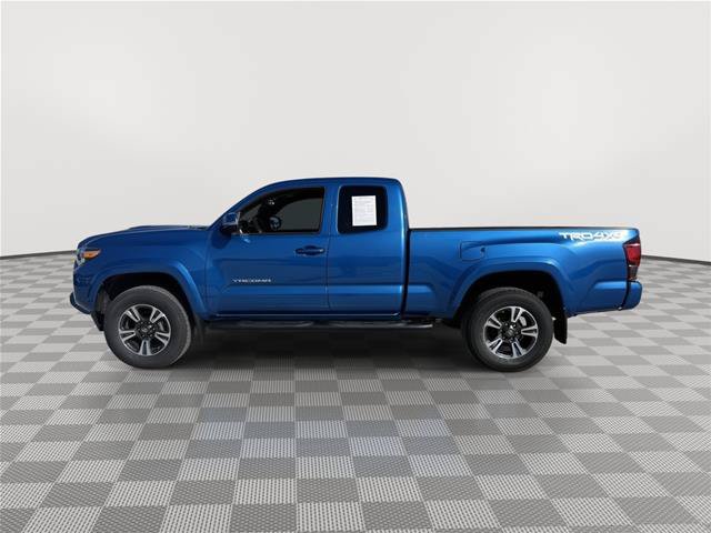 Used 2018 Toyota Tacoma TRD Sport AWD/4WD image 6