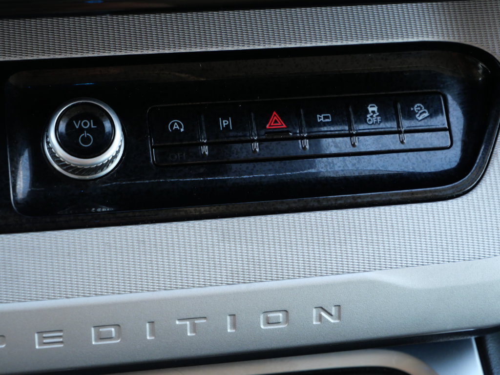 Certified 2025 Ford Expedition Active AWD/4WD image 29