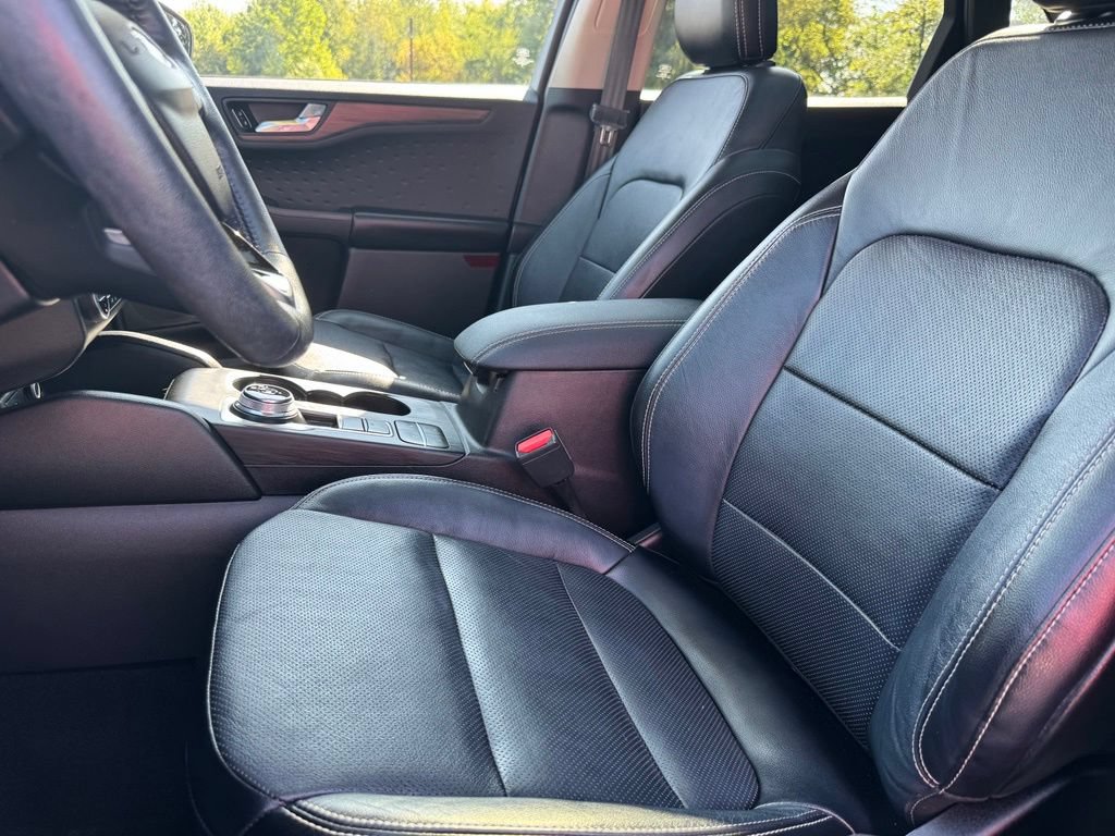 Certified 2020 Ford Escape Titanium AWD/4WD image 14