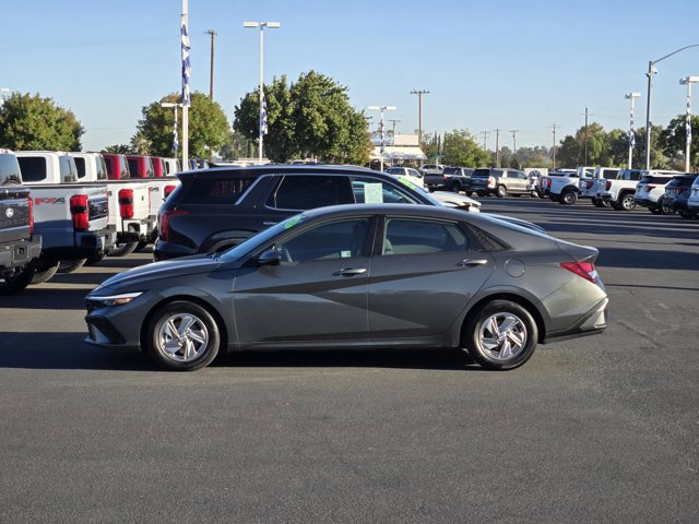 Used 2025 Hyundai Elantra SE FWD image 7