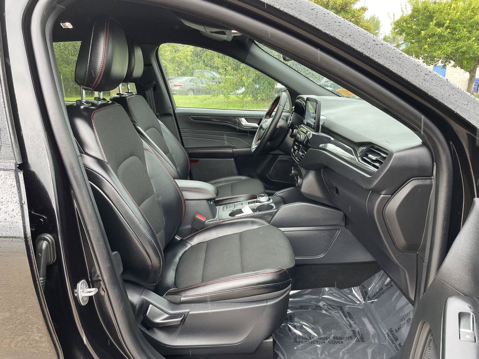 Certified 2025 Ford Escape ST-Line Select AWD/4WD image 19
