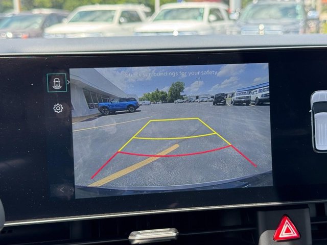 Used 2025 Kia Carnival EX FWD image 24