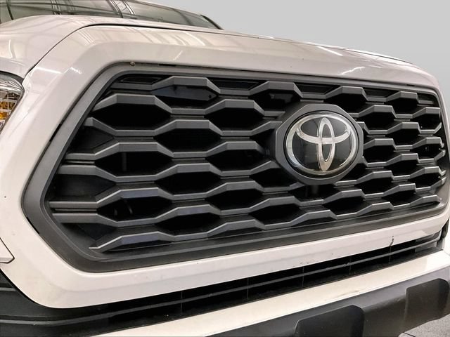 Used 2022 Toyota Tacoma TRD Off-Road w/ Technology Package AWD/4WD image 29
