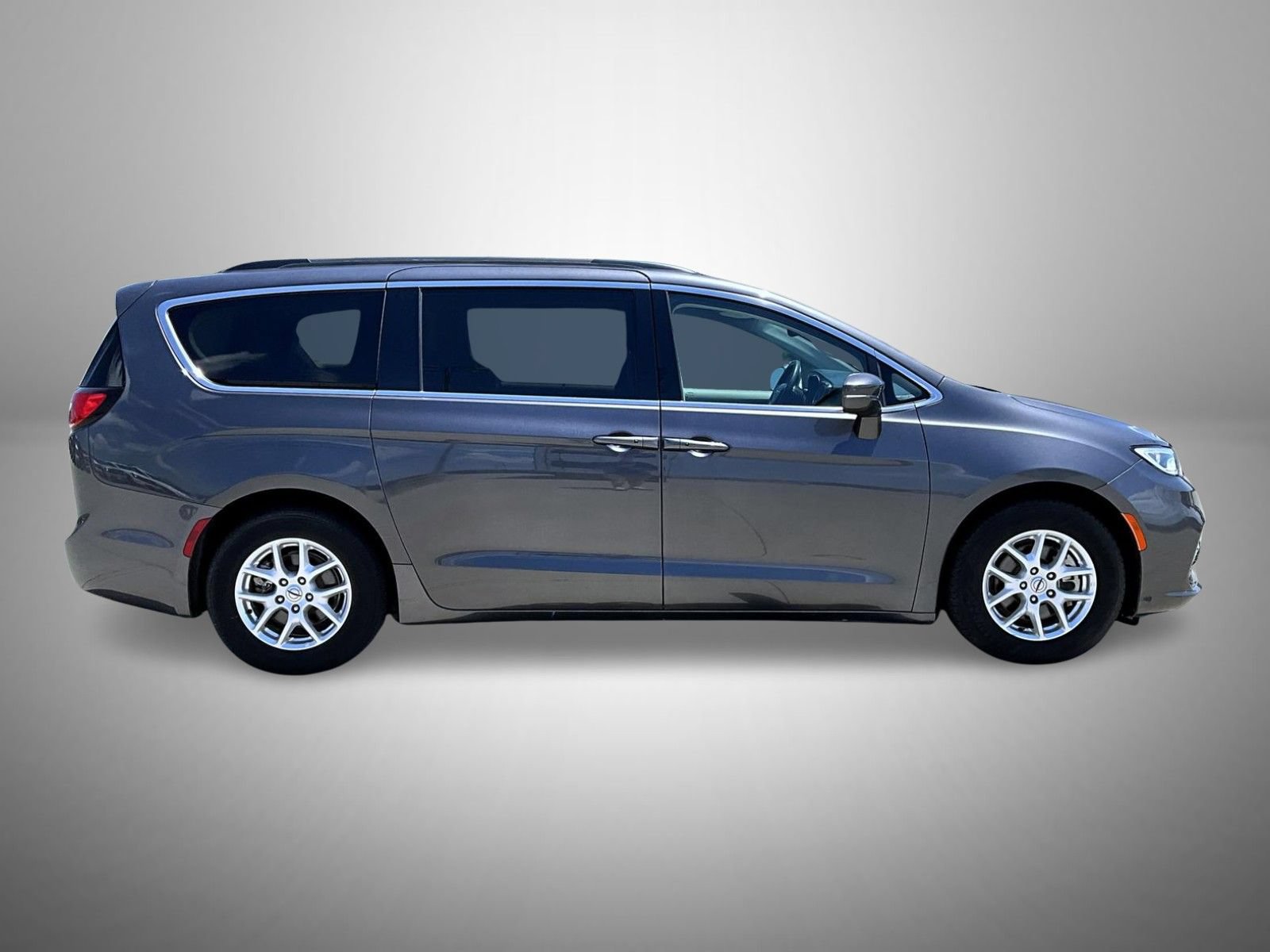 Used 2022 Chrysler Pacifica Touring-L FWD image 4
