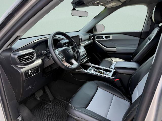 Certified 2023 Ford Explorer XLT w/ Equipment Group 202A AWD/4WD image 4