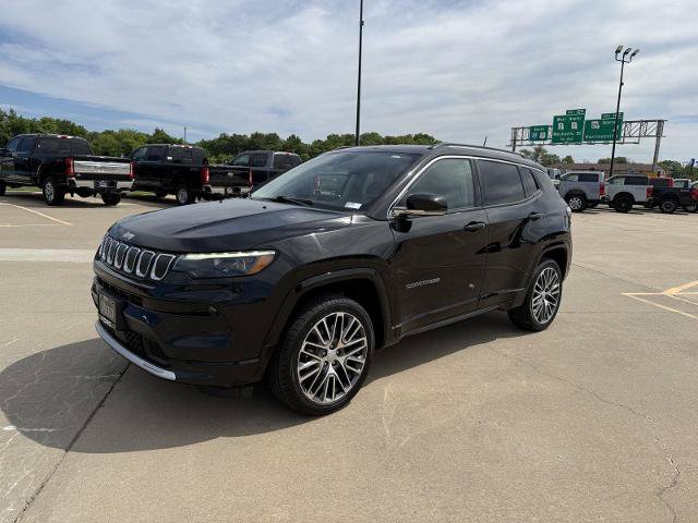Used 2022 Jeep Compass Limited w/ Elite Group AWD/4WD image 4