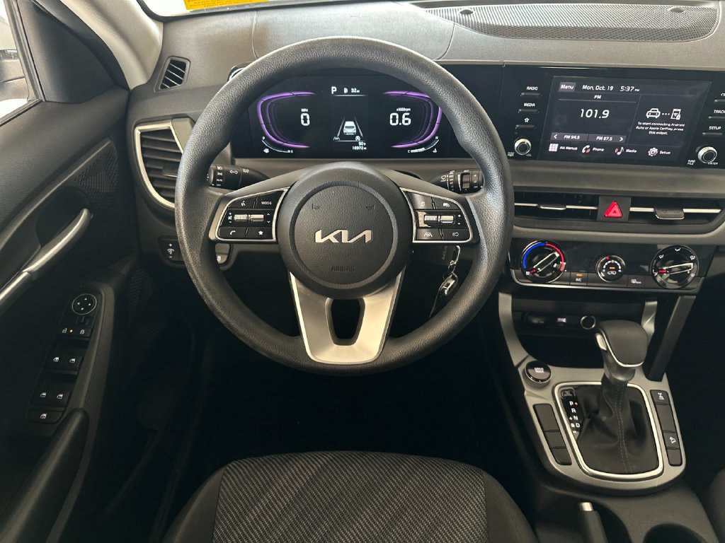 Used 2024 Kia Seltos LX AWD/4WD image 13
