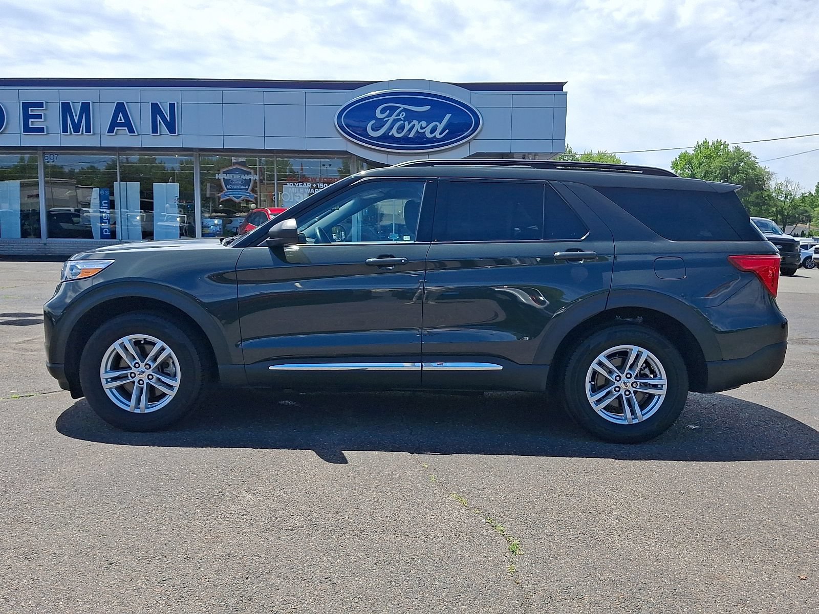Certified 2022 Ford Explorer XLT w/ Equipment Group 202A AWD/4WD image 4