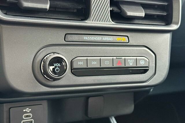 Certified 2025 Ford Maverick XL FWD image 19