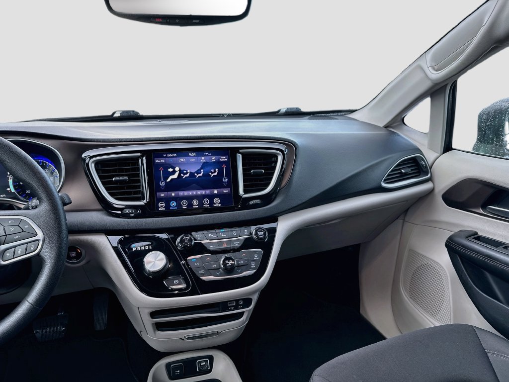 Used 2019 Chrysler Pacifica Touring Plus w/ Advanced Safetytec Group FWD image 22
