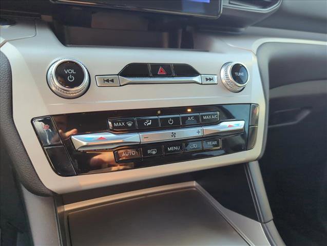 Certified 2023 Ford Explorer XLT RWD image 11
