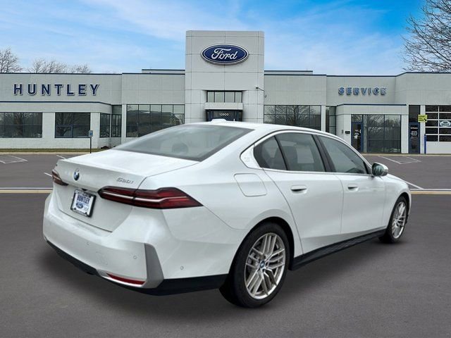 Used 2025 BMW 530i xDrive w/ Premium Package AWD/4WD image 4