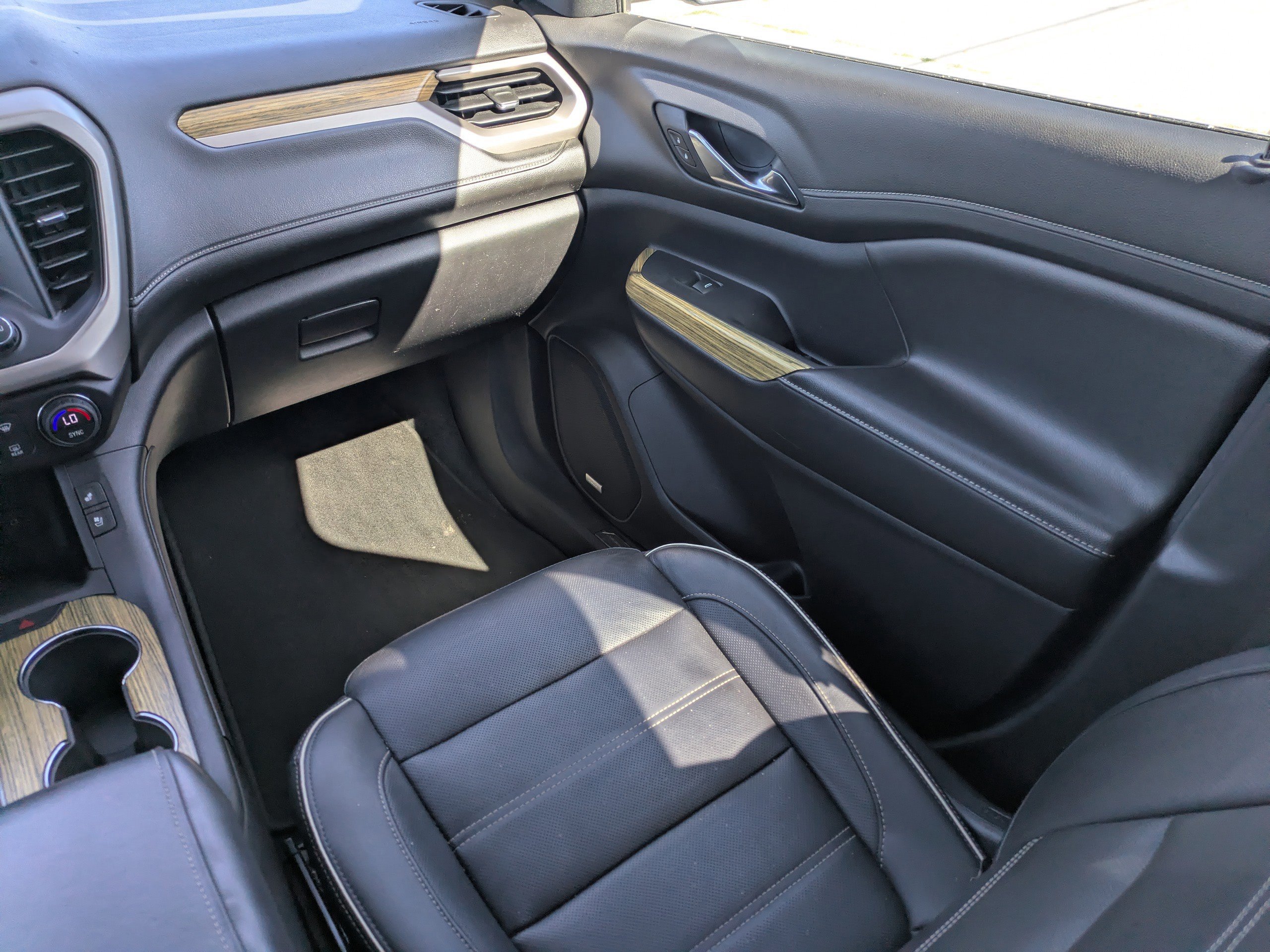 Used 2019 GMC Acadia Denali image 17