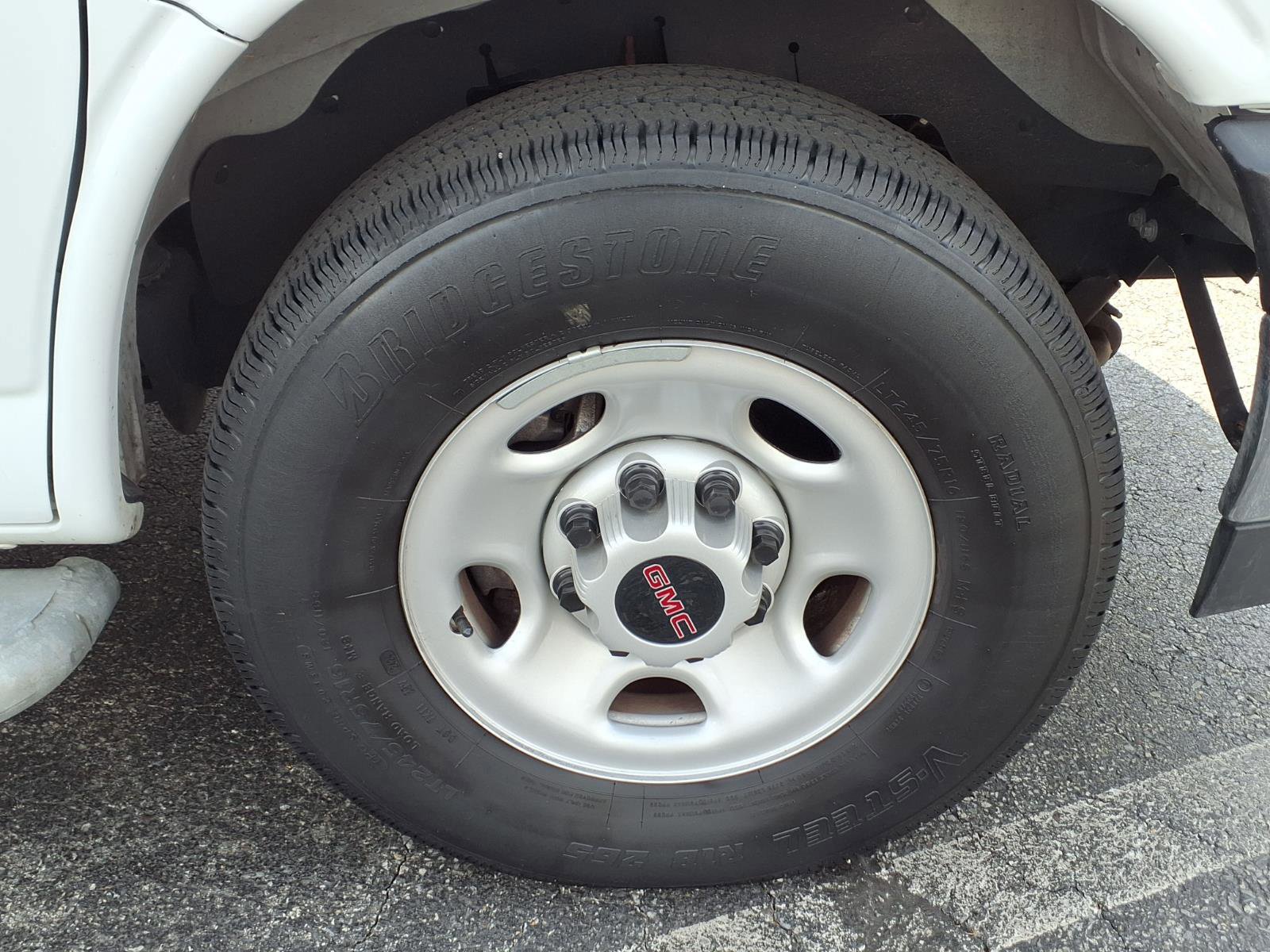 Used 2024 GMC Savana 2500 w/ Driver Convenience Package image 9