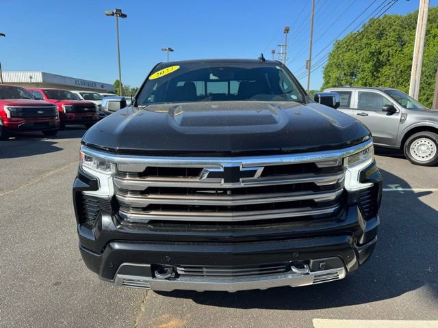 Used 2022 Chevrolet Silverado 1500 High Country w/ High Country Premium Package AWD/4WD image 2
