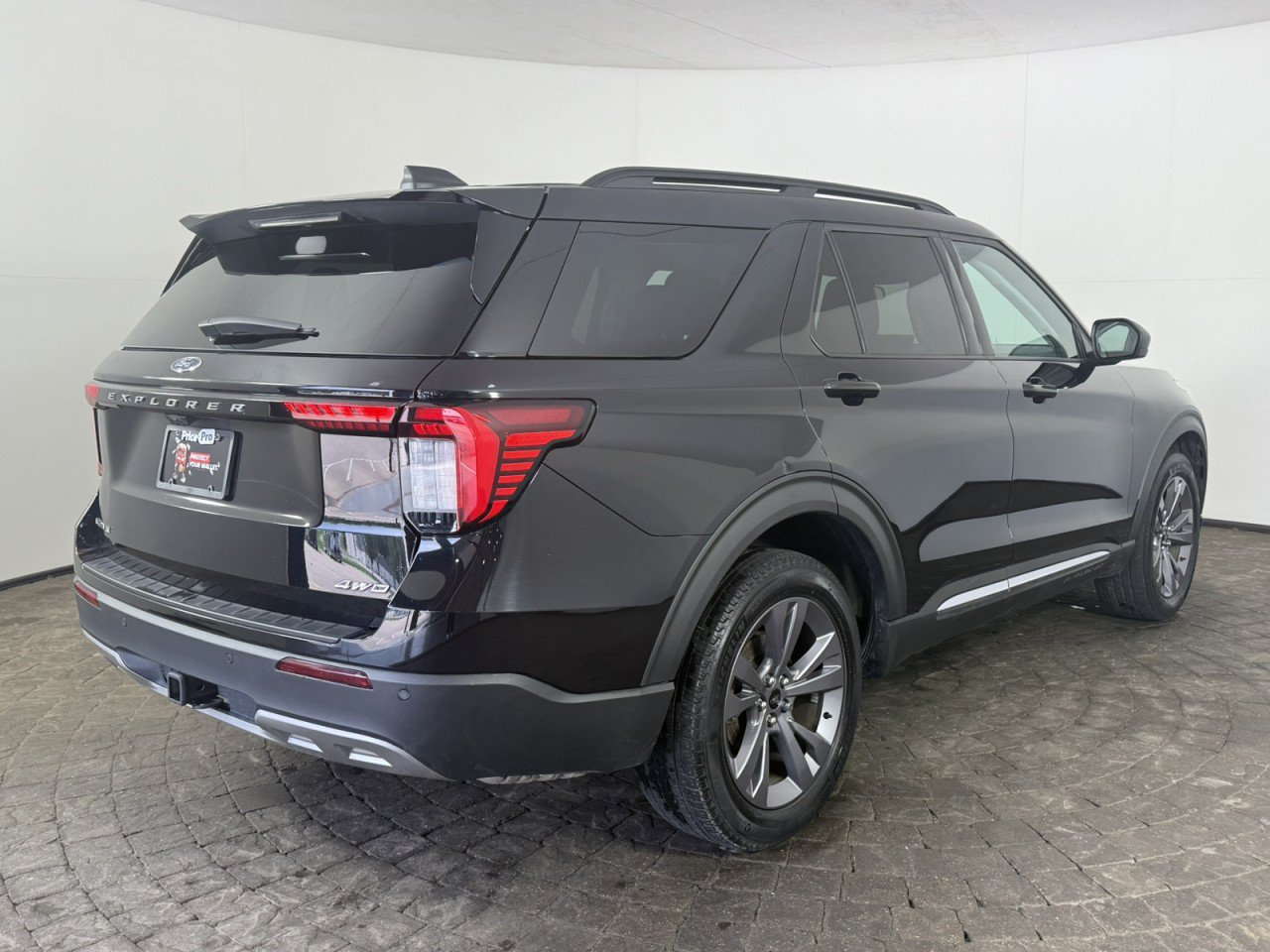 Certified 2025 Ford Explorer Active w/ Active Comfort Package AWD/4WD image 9