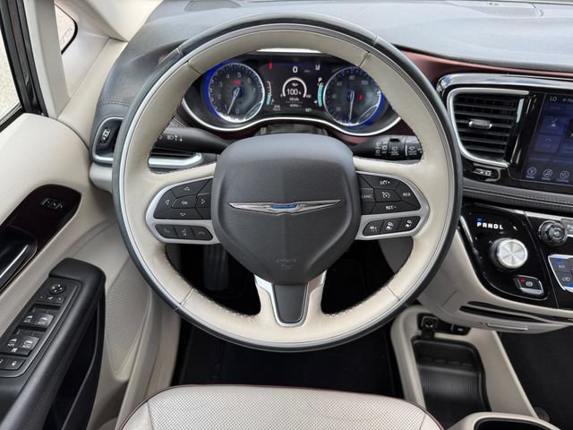 Used 2017 Chrysler Pacifica Limited w/ Advanced Safetytec Group FWD image 15