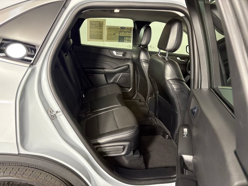 Certified 2025 Ford Escape SE FWD image 34