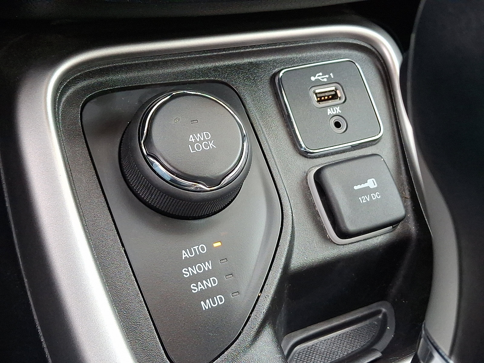 Used 2020 Jeep Compass Latitude image 32