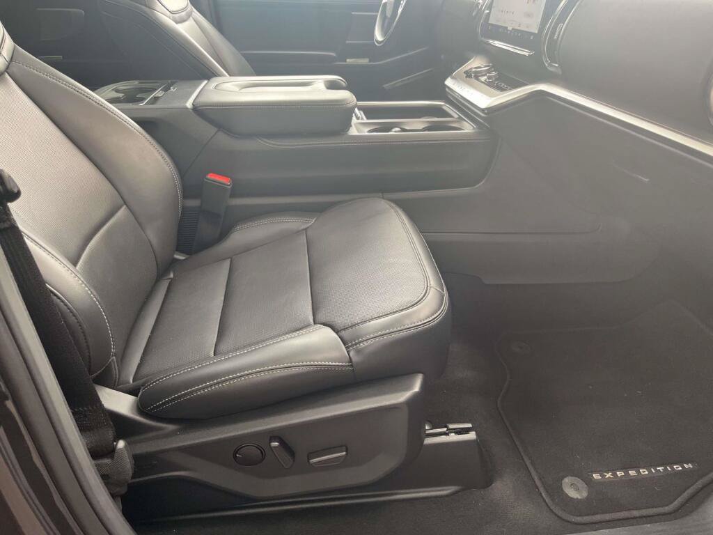 Certified 2025 Ford Expedition Platinum AWD/4WD image 25