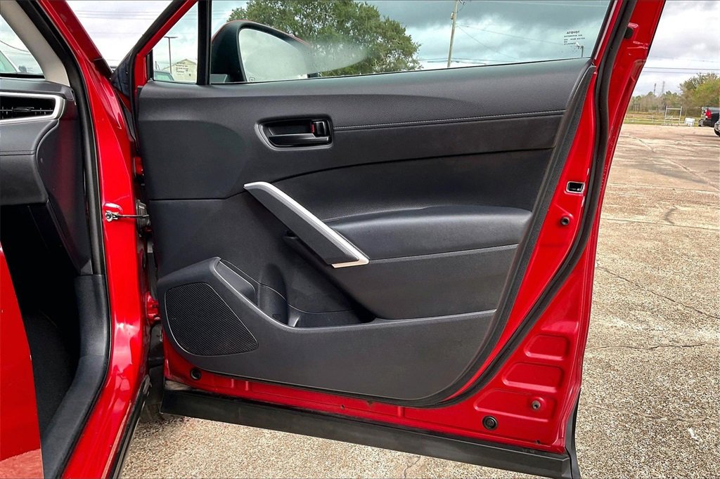 Used 2022 Toyota Corolla Cross LE image 28