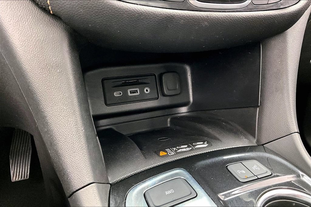 Used 2023 Chevrolet Equinox Premier AWD/4WD image 32
