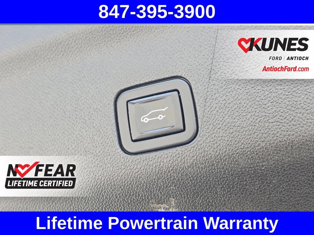 Used 2023 Chevrolet Tahoe Z71 w/ Luxury Package AWD/4WD image 32