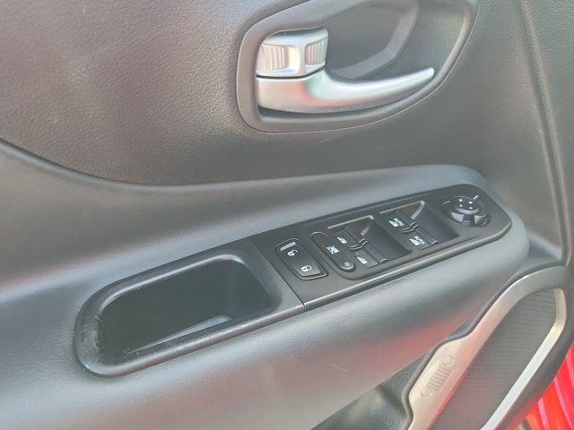 Used 2022 Jeep Renegade Latitude w/ Convenience Group AWD/4WD image 23