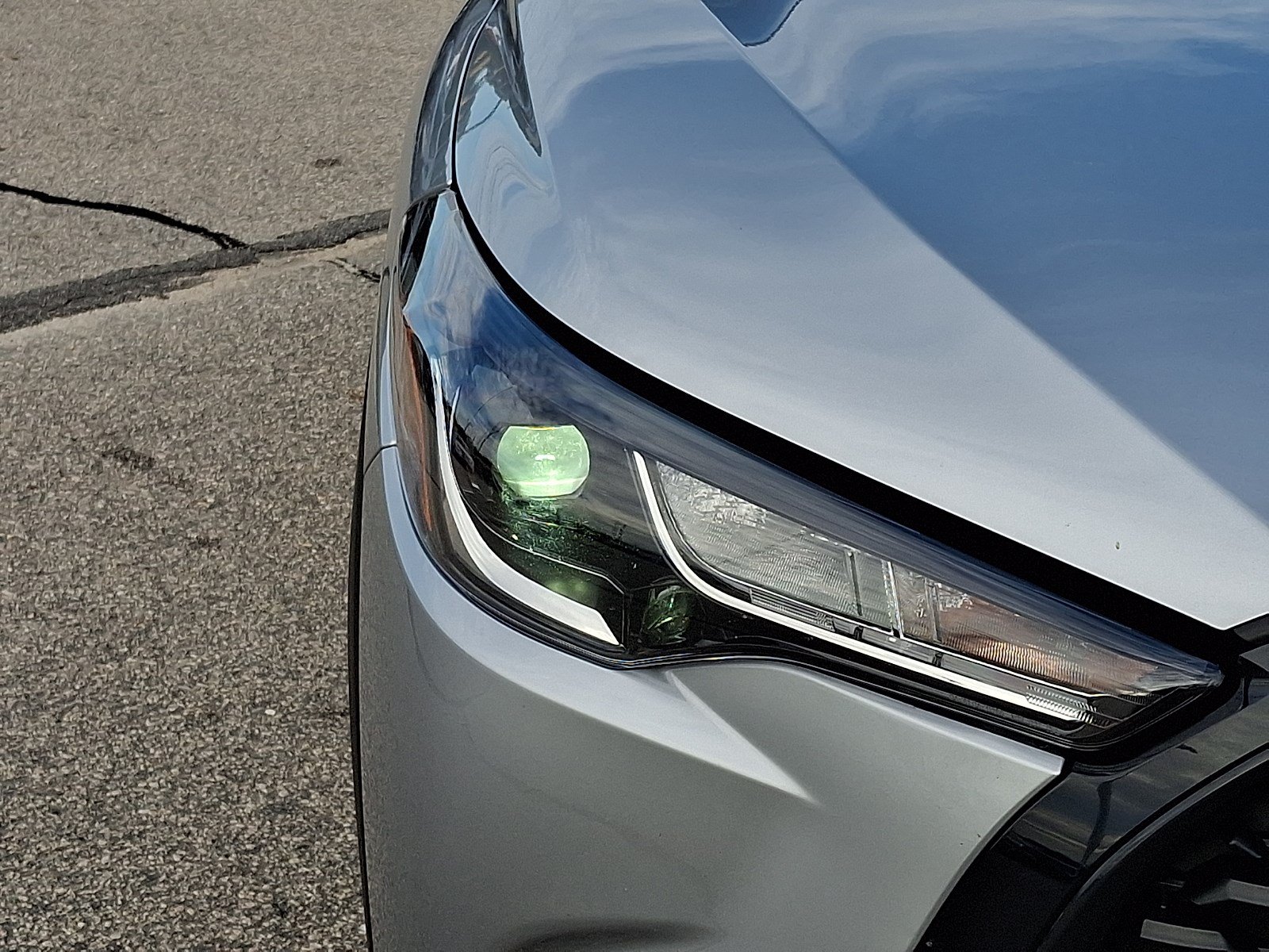 Used 2025 Toyota Corolla Cross LE FWD image 8