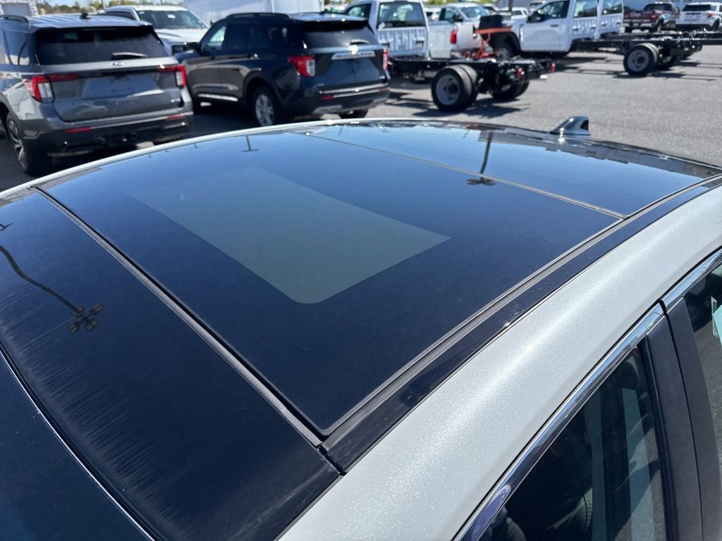 Used 2026 Toyota Camry XLE AWD/4WD image 5