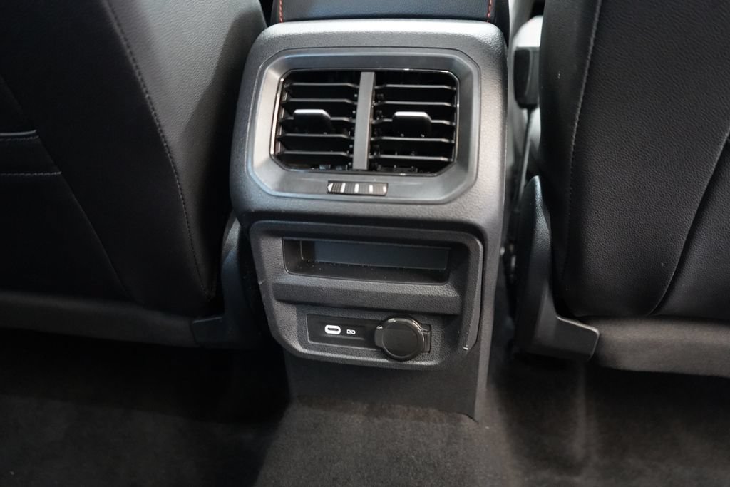 Used 2024 Volkswagen Tiguan SE AWD/4WD image 24