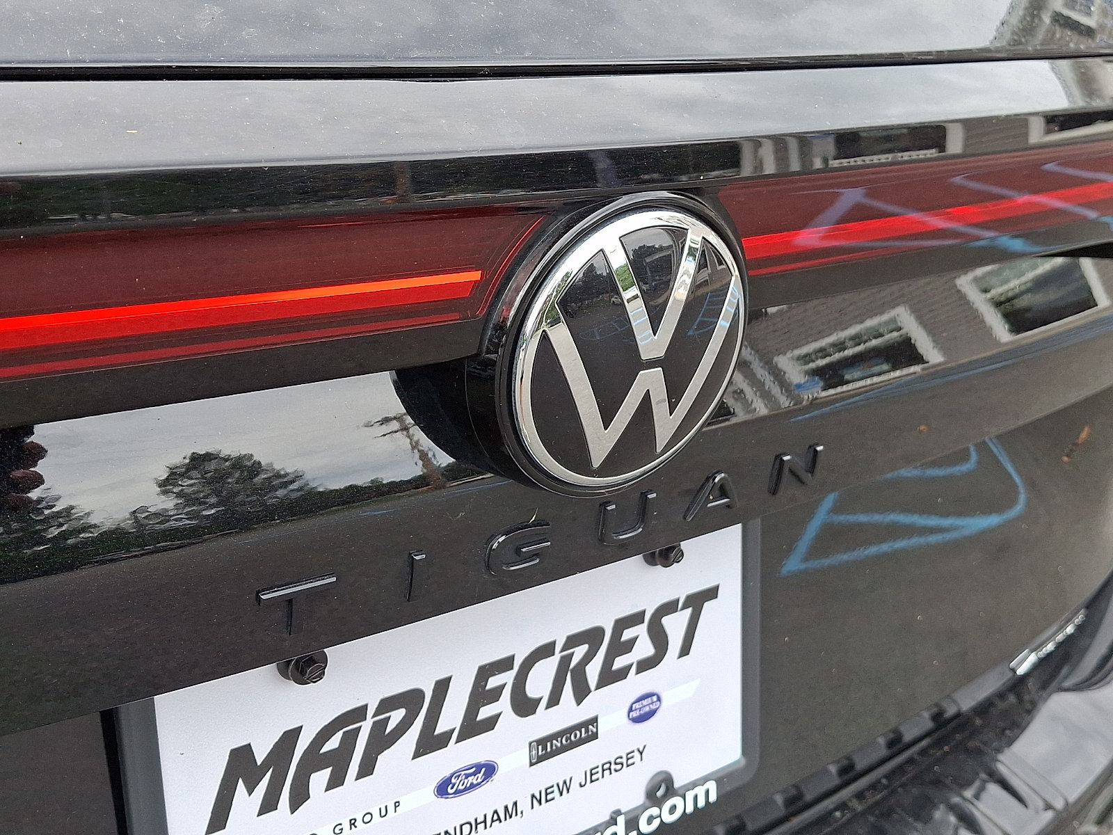 Used 2025 Volkswagen Tiguan SE R-Line AWD/4WD image 29