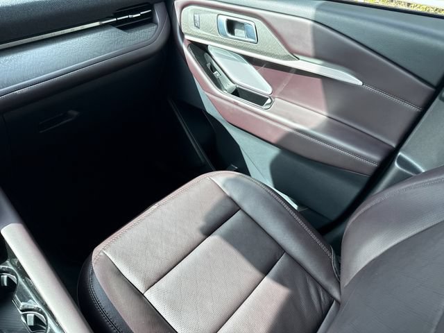Certified 2025 Ford Explorer Platinum RWD image 16