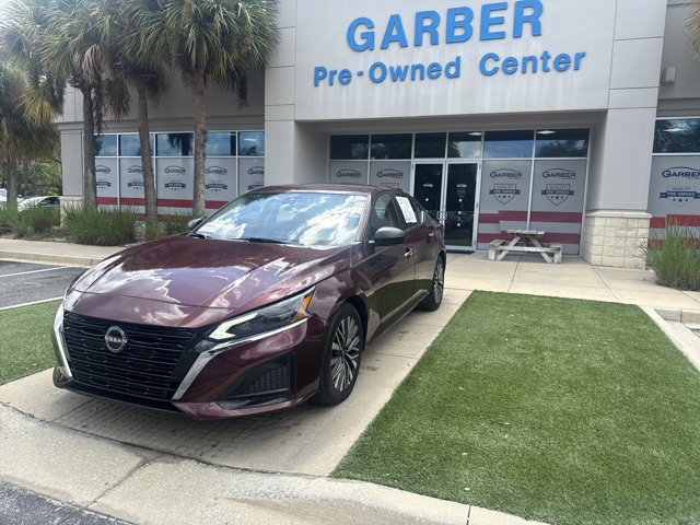 Used 2025 Nissan Altima 2.5 SV FWD image 2